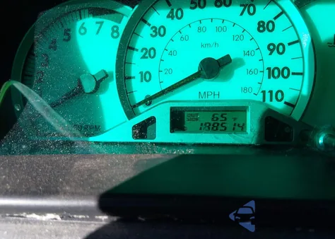 2005 Toyota Corolla S z USA, uszkodzony, nr VIN 1NXBR32E65Z389747